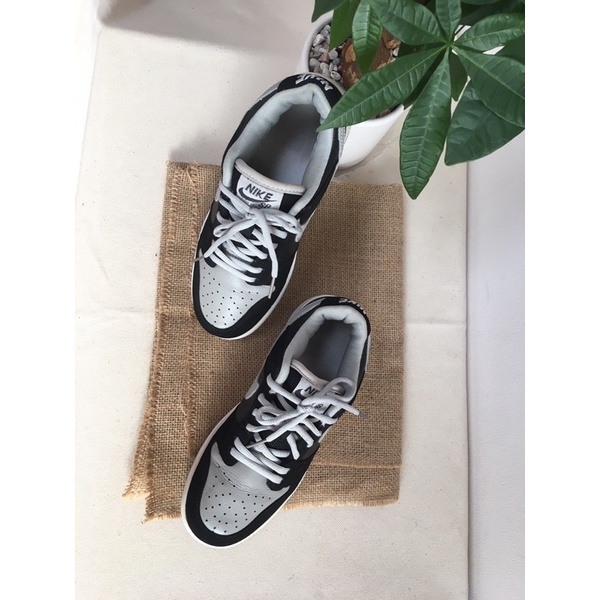 Giày thể thao kiểu dáng basic