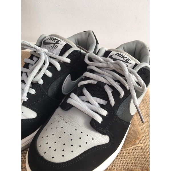 Giày thể thao kiểu dáng basic