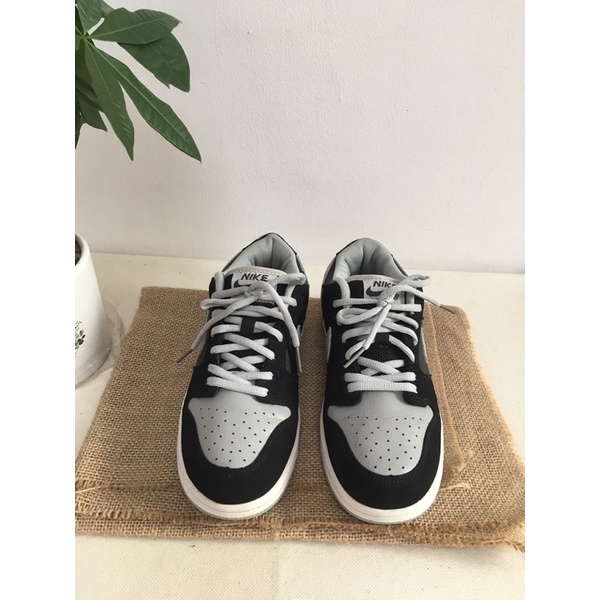 Giày thể thao kiểu dáng basic