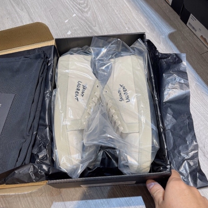 Giày Sneaker Sant Lauren Classic Kem Lai Au