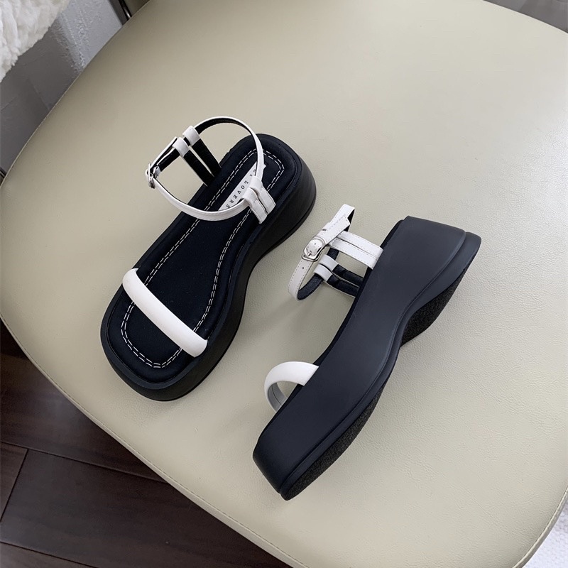 Giày sandals đế bánh mì quai mảnh 2023