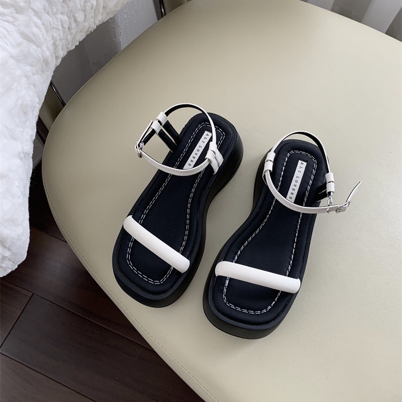 Giày sandals đế bánh mì quai mảnh 2023