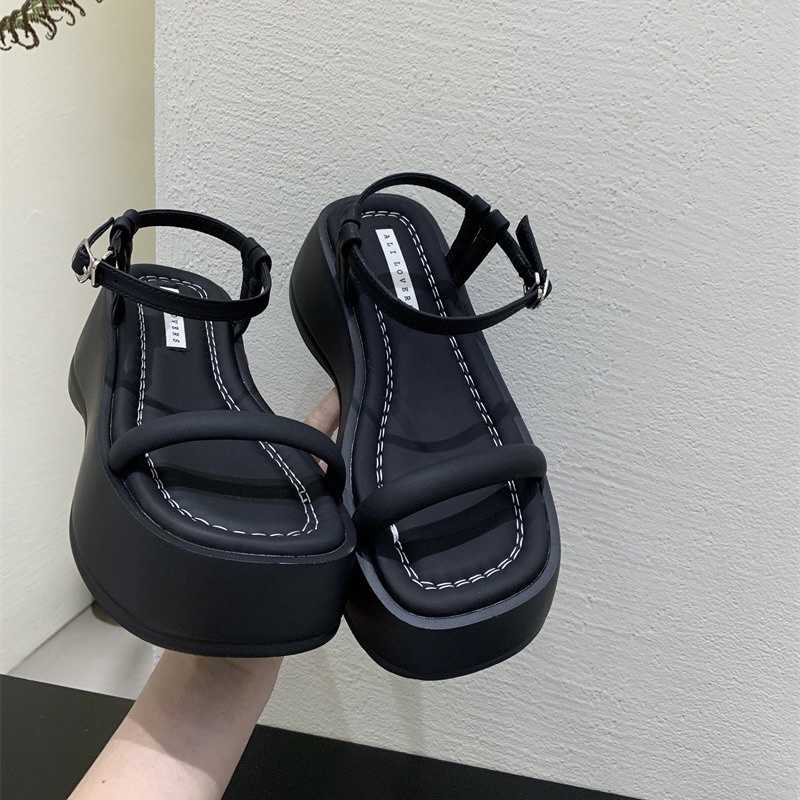Giày sandals đế bánh mì quai mảnh 2023