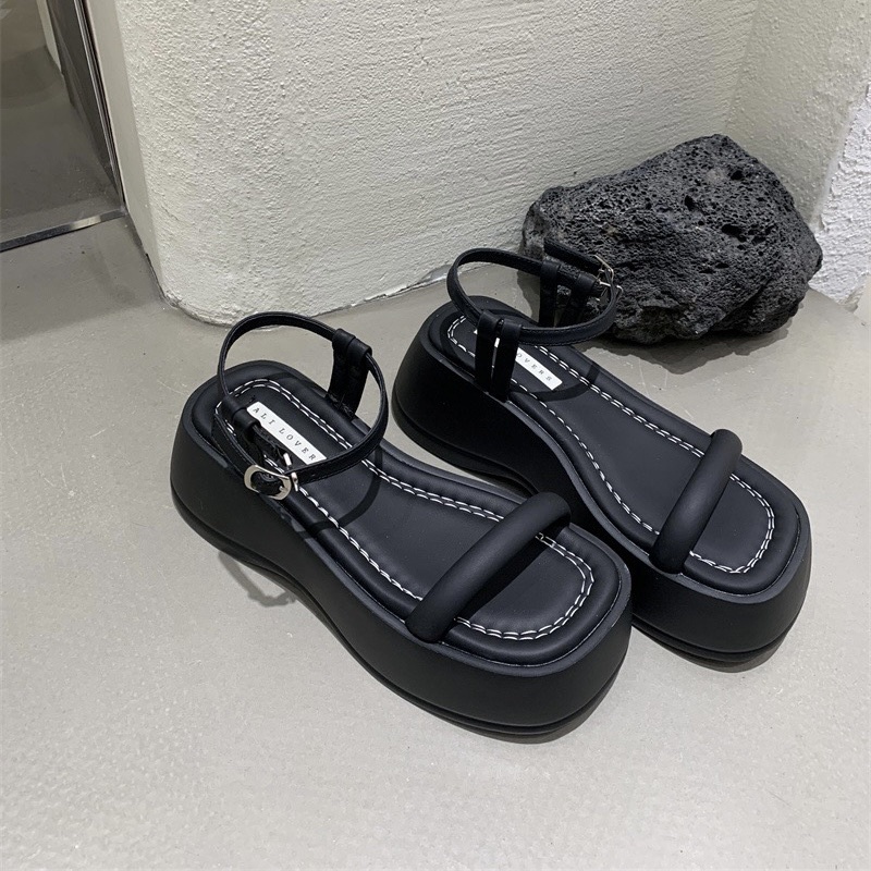 Giày sandals đế bánh mì quai mảnh 2023