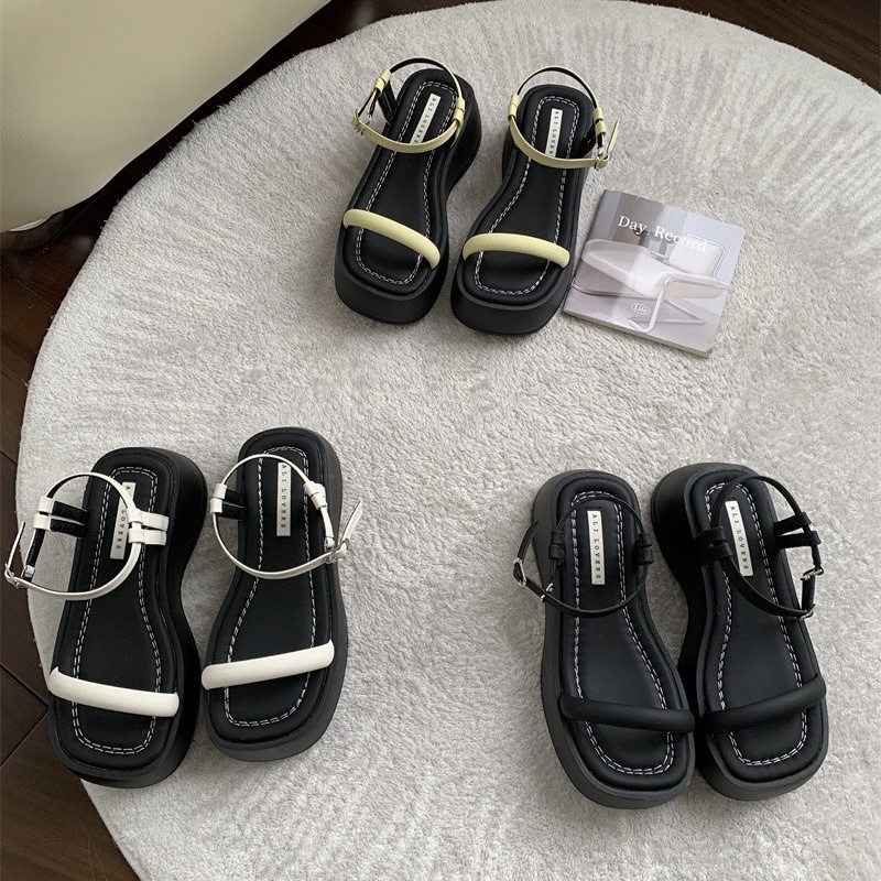Giày sandals đế bánh mì quai mảnh 2023