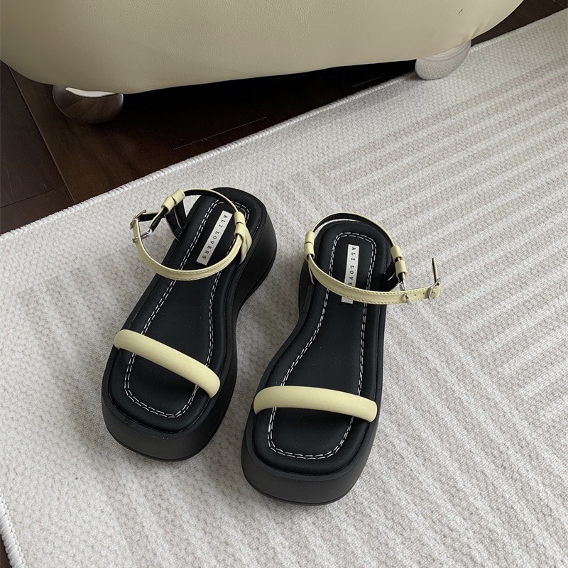 Giày sandals đế bánh mì quai mảnh 2023