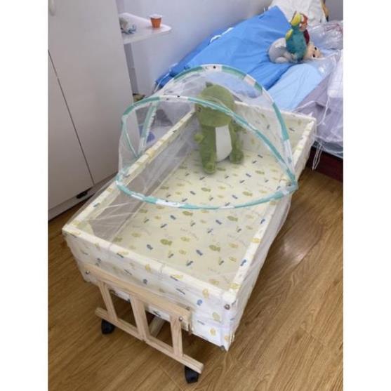Nôi Gỗ Cho Bé , Nôi Đưa Gỗ Thông Kèm Màn Chống Muỗi Kích Thước 90x50x40cm