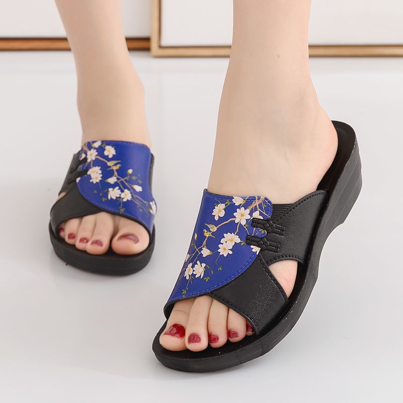 Dép Sandal Cao Cấp Chống Trượt Chống Thấm Nước Dành Cho Phụ Nữ Độ Tuổi Trung Niên 50-60