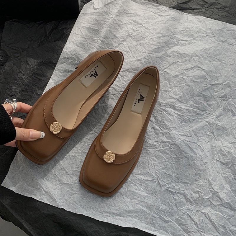 Búp bê gót vuông đính hoa trà da siêu mềm