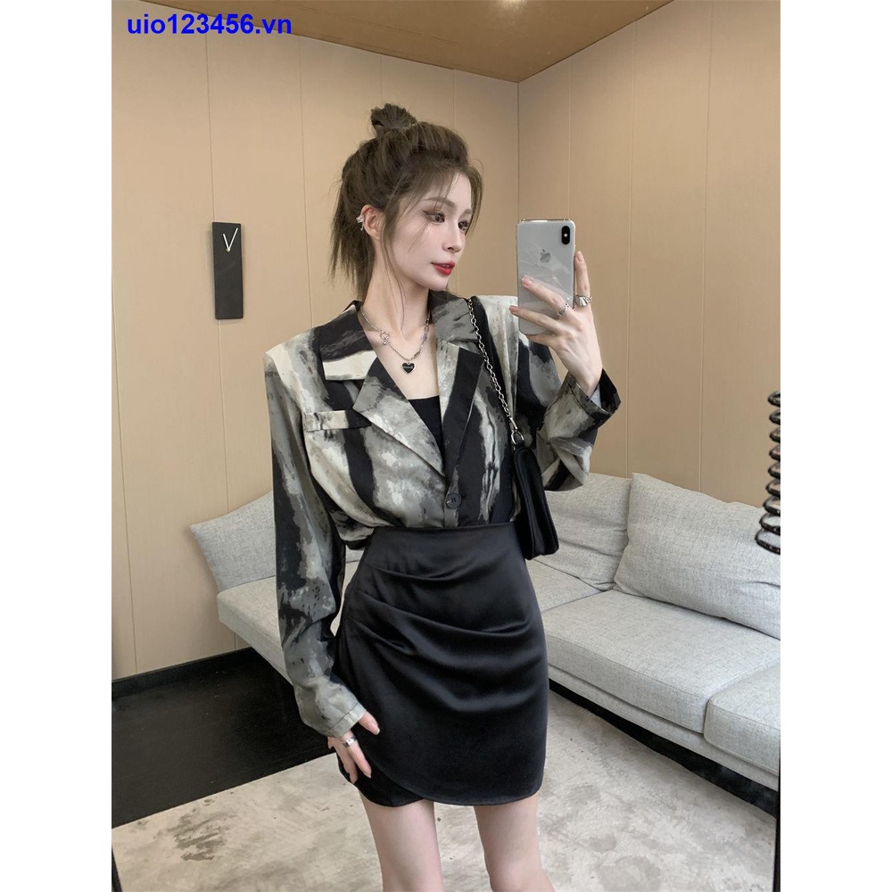 Bộ Áo Sơ Mi Nhuộm Loang Tay Dài + Chân Váy Xếp Ly Ôm Hông Thời Trang Mùa Hè Phong Cách Hồng Kông Cổ Điển