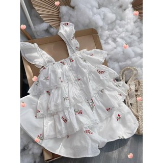 Set áo lệch vai + chân váy kem trendy