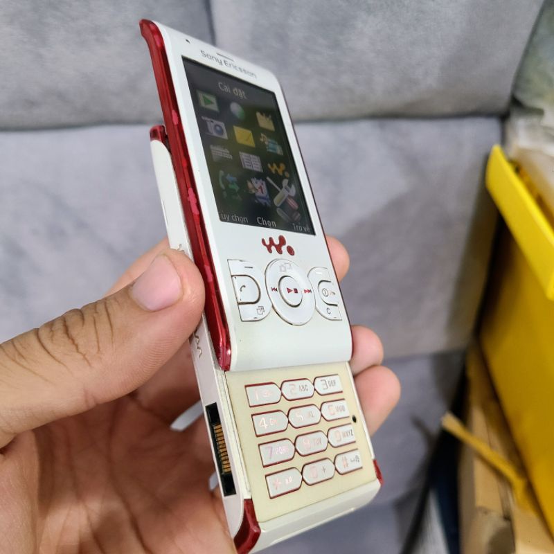 Sony Ericsson W595 trắng