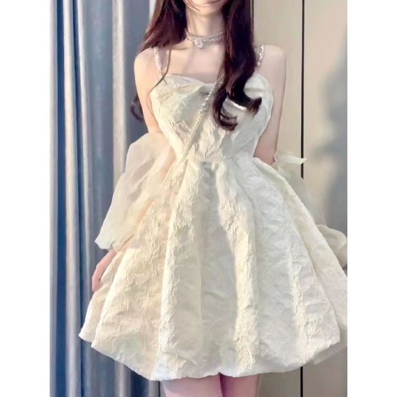 Váy Đầm Hai Dây Dáng Chữ A Ngắn Màu Trắng Đính Ngọc Trai Thời Trang Xinh Xắn Cho Nữ