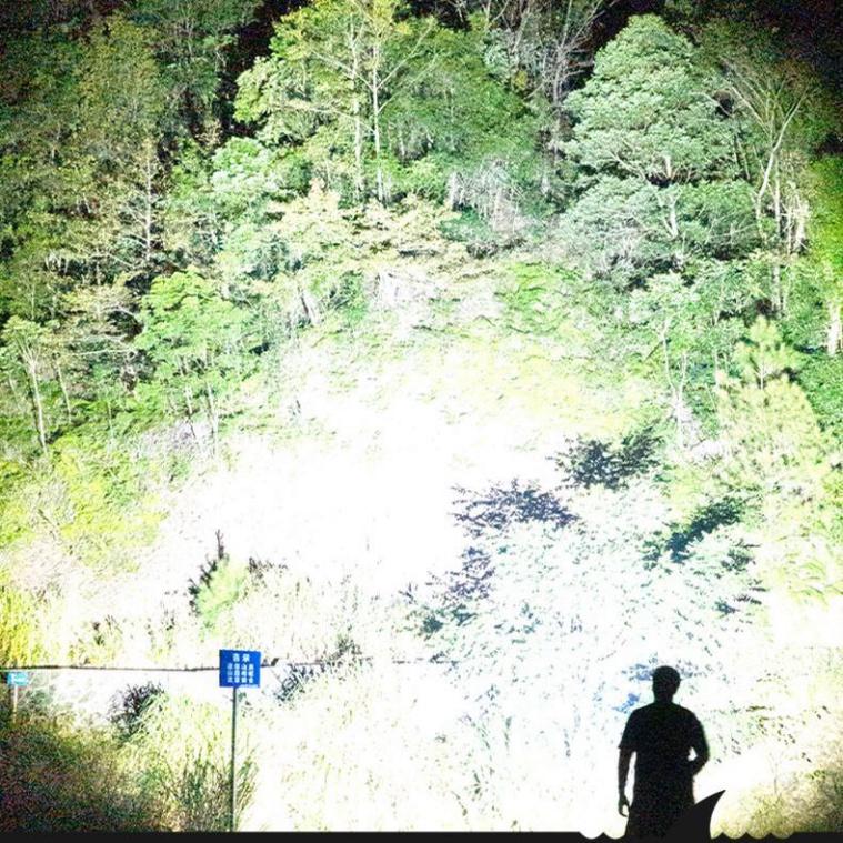 Đèn mini siêu sáng đèn cá mập đèn cắm trại đèn pin tự vệ đèn mẫu mới