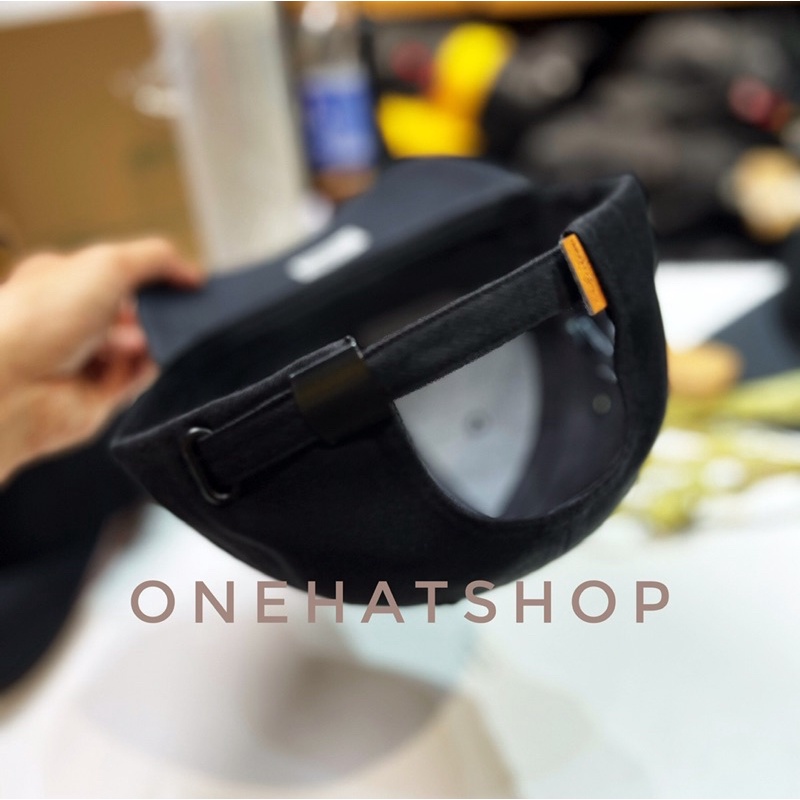 Nón lưỡi trai text onehat under lettet quai khoá dây