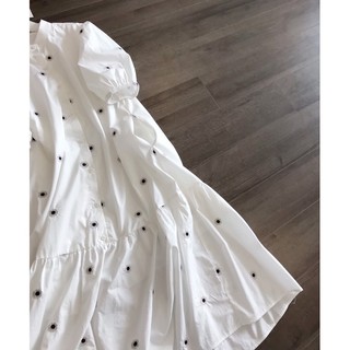 Đầm thô thêu xinh xắn