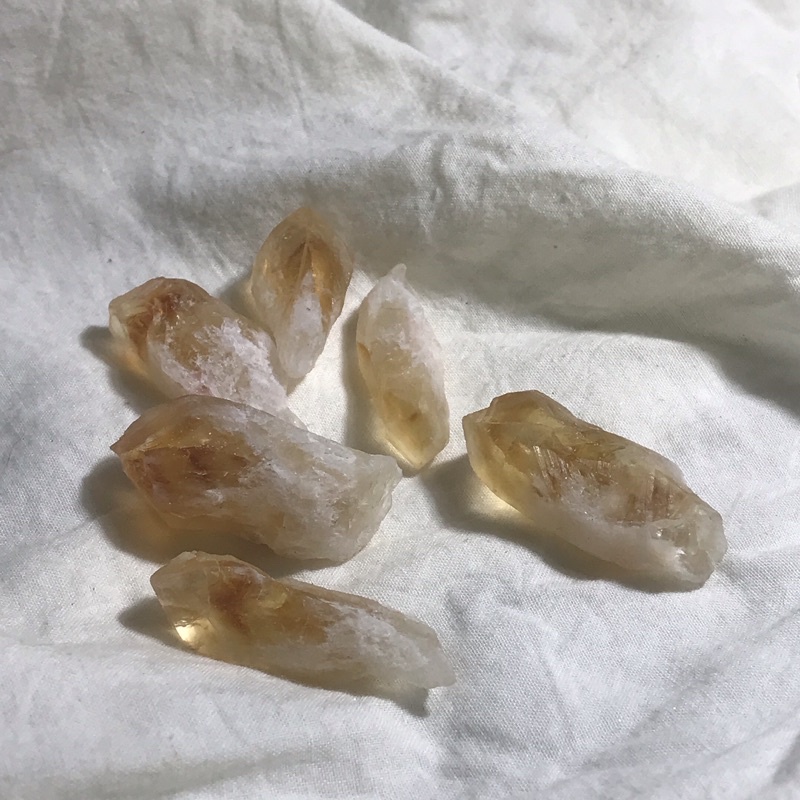 Mầm đá Citrine vàng - thu hút, duy trì của cải