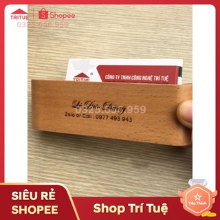 Khắc tên hộp đựng thẻ card visit để bàn văn phòng