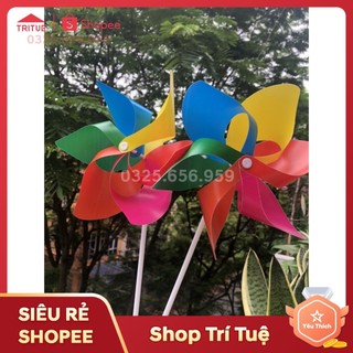 Chong chóng nhựa nhiều màu cầm tay