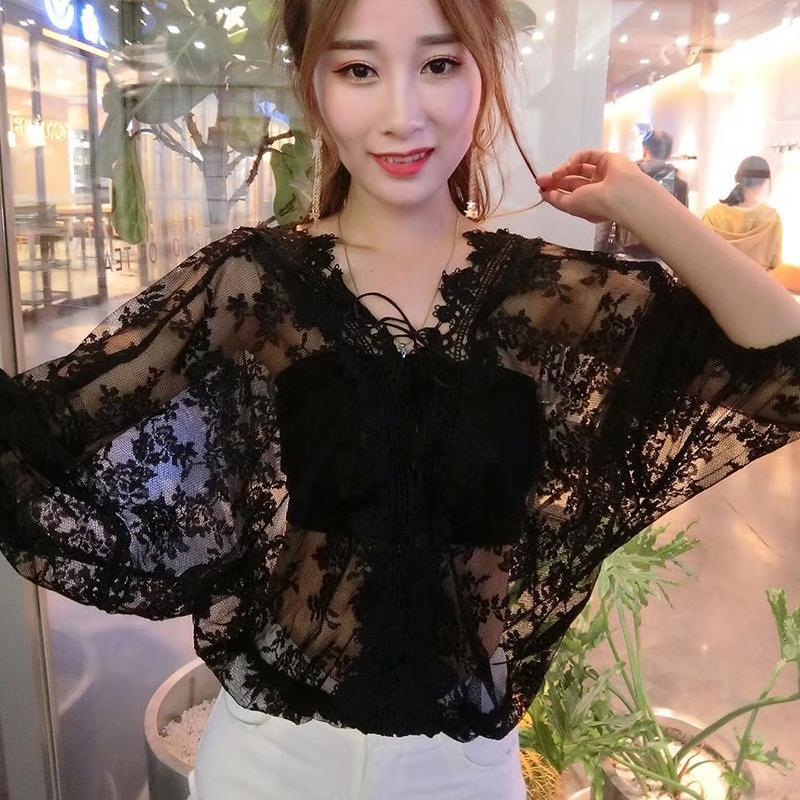Bộ Áo Ren Tay Cánh Dơi Cổ Chữ V Dáng Rộng + Quần Short Thời Trang Hàn Quốc 2022