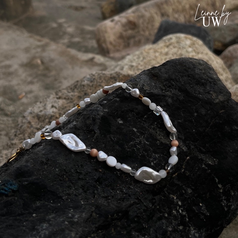 Vòng cổ Caramel Leinne đi biển mùa hè phong cách vintage