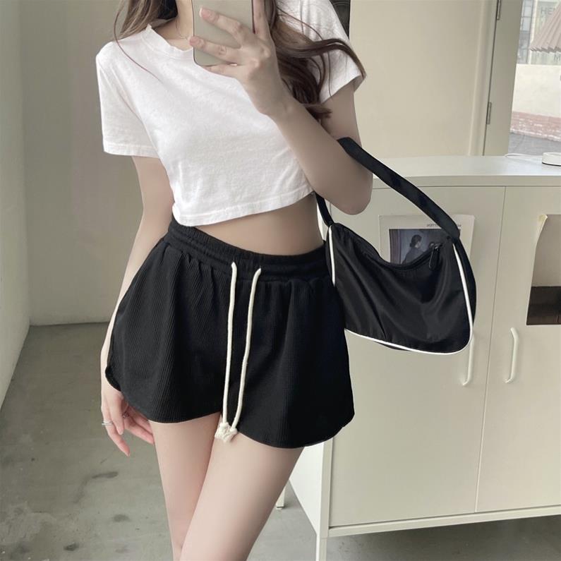 Quần đùi nữ xẻ tà mặc nhà đi chơi dáng quần short nữ MQ026 | BigBuy360 - bigbuy360.vn