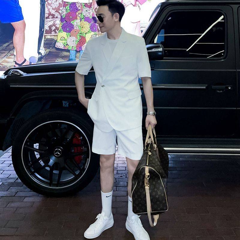 Bộ Áo Blazer Nam * O kho C * Set Áo Thun Tay Ngắn + Quần Short Màu Trơn Phong Cách Hàn Quốc Thời Trang Mùa Hè Cho Nam