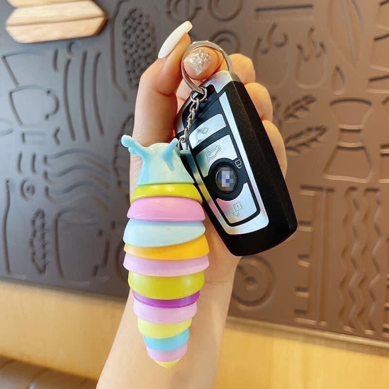 Móc khoá 7 sắc cầu vòng kiểu con sâu Xinh Xỉu