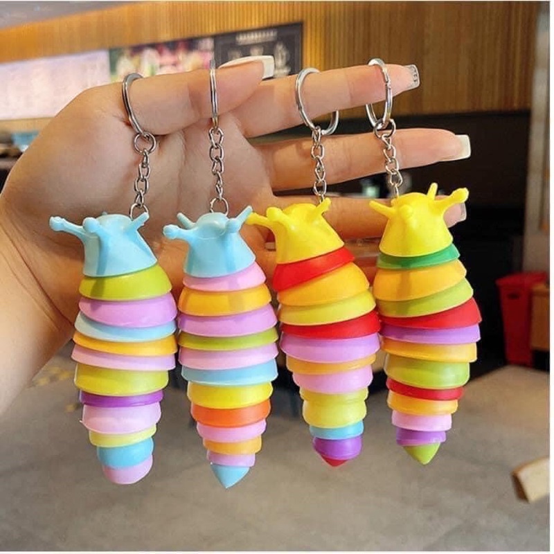 Móc khoá 7 sắc cầu vòng kiểu con sâu Xinh Xỉu