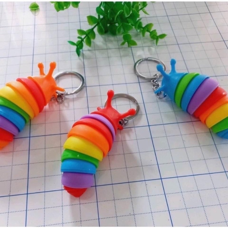 Móc khoá 7 sắc cầu vòng kiểu con sâu Xinh Xỉu