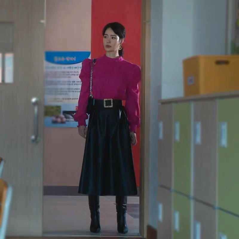 Set đồ áo blouse hồng tím + chân váy da + thắt lưng Park Yeon Jin