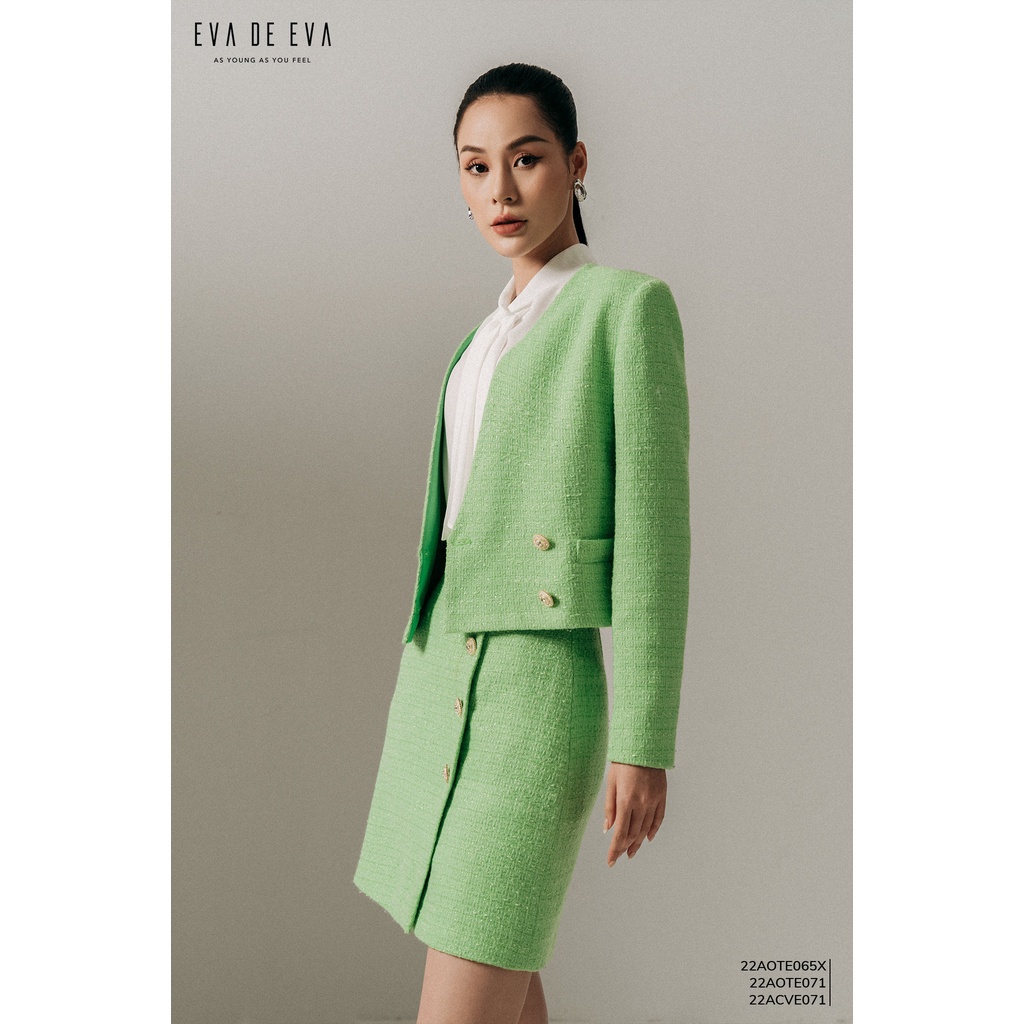 Áo blazer nữ dạ tweed tay dài dáng ngắn cổ V Eva de Eva 22AOTE065X