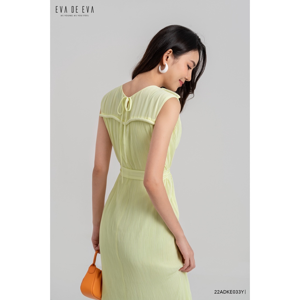 Đầm sát nách dáng dài thắt eo Eva de Eva 22ADKE033Y