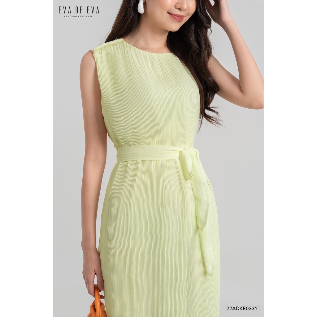 Đầm sát nách dáng dài thắt eo Eva de Eva 22ADKE033Y