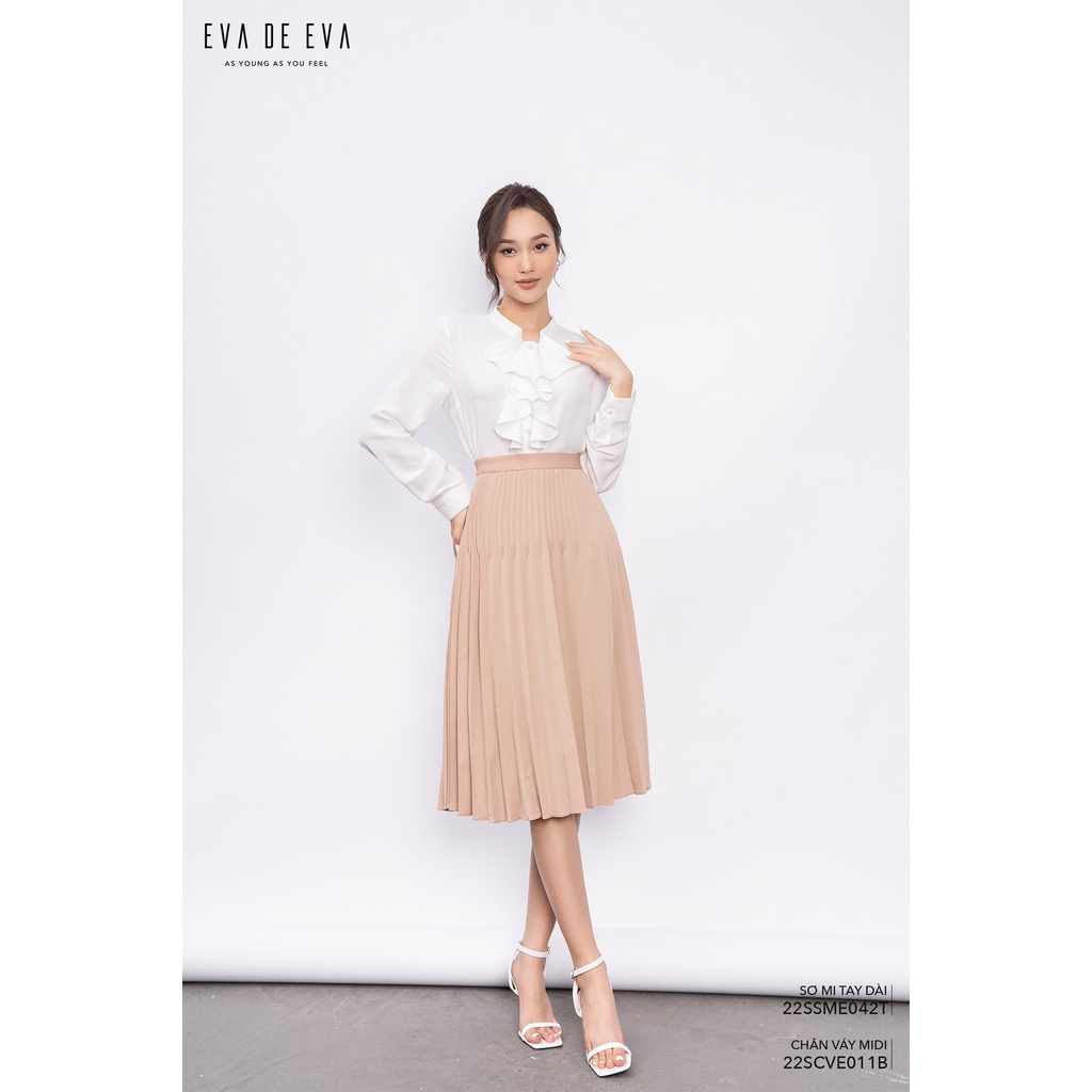 Áo sơ mi trắng nữ tay dài cổ bèo Eva de Eva 22SSME042T