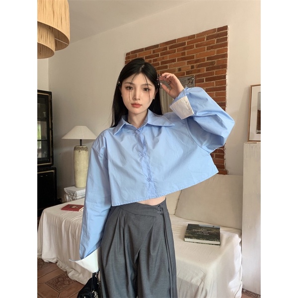Có sẵn áo sơ mi croptop phối tay áo trắng