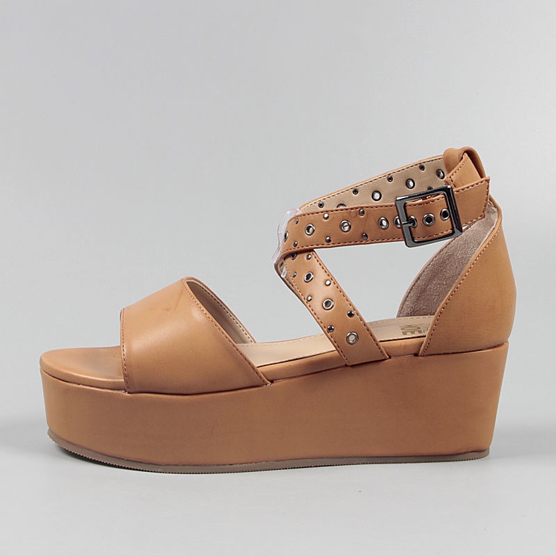 Sandal Đế Xuồng Dày Dặn Đính Đinh Tán Thời Trang Mùa Hè 2022 Cho Nữ