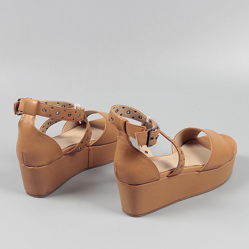 Sandal Đế Xuồng Dày Dặn Đính Đinh Tán Thời Trang Mùa Hè 2022 Cho Nữ