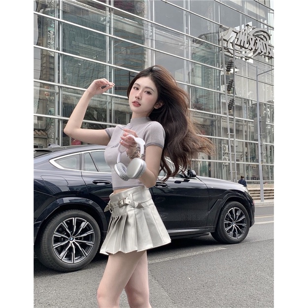 Set Chân Váy Xếp Ly Bạc Kèm Belt + Áo Croptop Dệt Kim