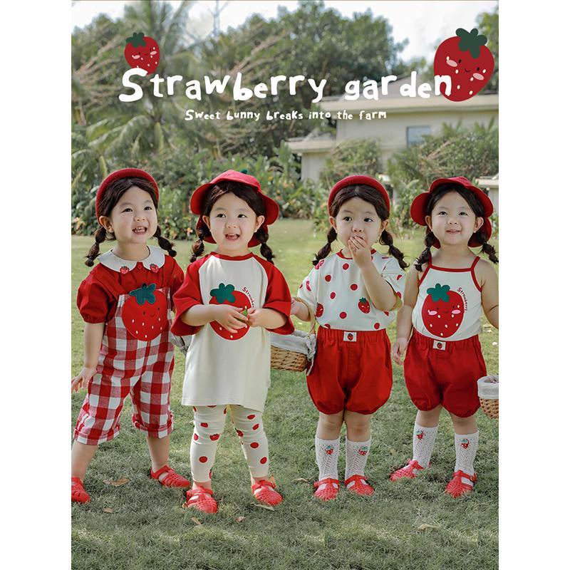 Set Áo Thun Tay Raglan Họa Tiết Dâu Tây + Quần Yếm Sọc Caro Dễ Thương Cho Bé Gái