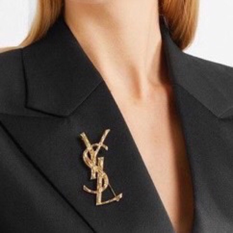 Cài áo ysl