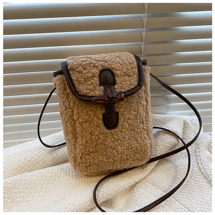Túi đeo chéo mini messenger chất vải lông cừu, nhung bông trend 2023 |T017 | royalxuongmay