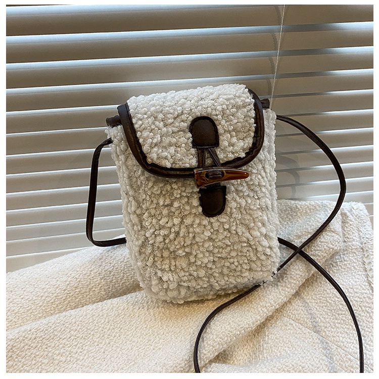 Túi đeo chéo mini messenger chất vải lông cừu, nhung bông trend 2023 |T017 | royalxuongmay