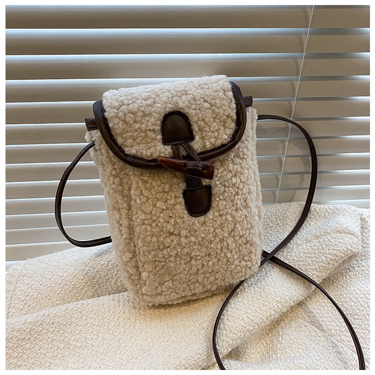 Túi đeo chéo mini messenger chất vải lông cừu, nhung bông trend 2023 |T017 | royalxuongmay