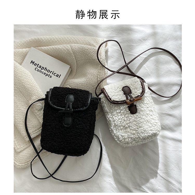 Túi đeo chéo mini messenger chất vải lông cừu, nhung bông trend 2023 |T017 | royalxuongmay