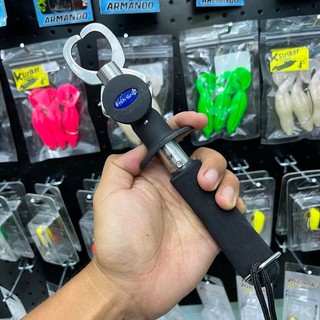 Kẹp gắp cá có kèm thước đo để ae đo size cá