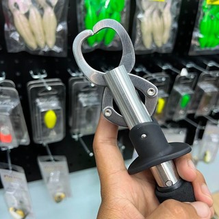 Kẹp gắp cá có kèm thước đo để ae đo size cá