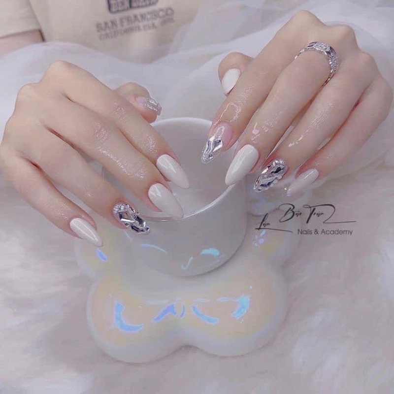 Nail box thiết kế trắng đá siêu sang