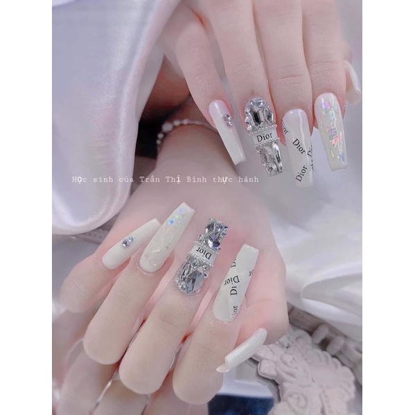 Nail box thiết kế from thang đính đá xà cừ