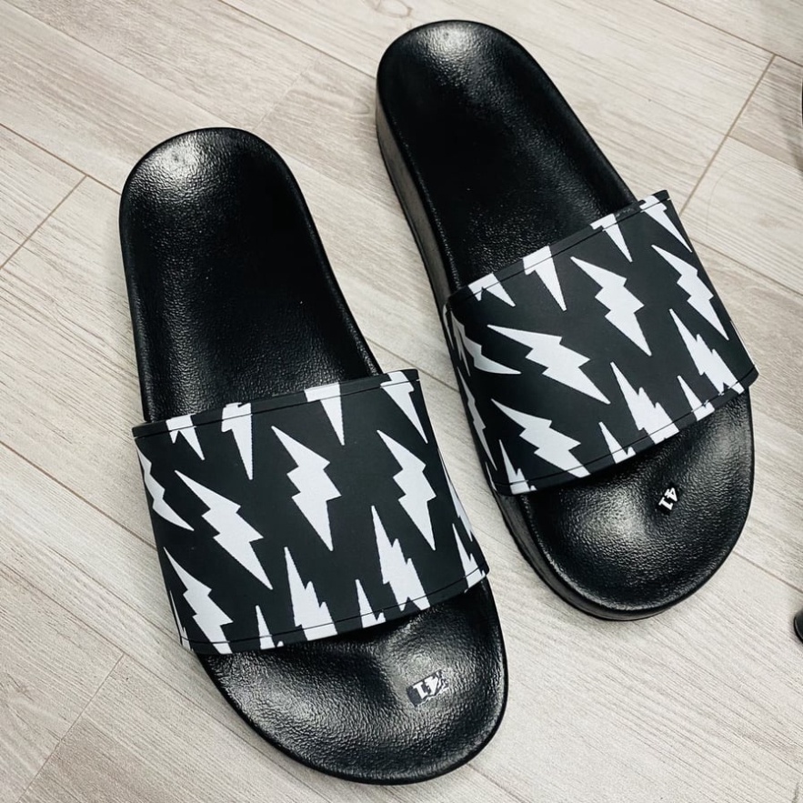 A Dép lê nam màu đen quai ngang họa tiết tia sét siêu đẹp,đế nguyên khối chống nước